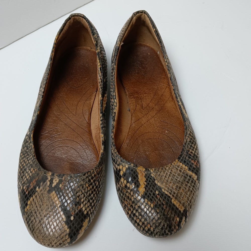 Clarks Snake Print & Embossed Ballet Flats Size 8